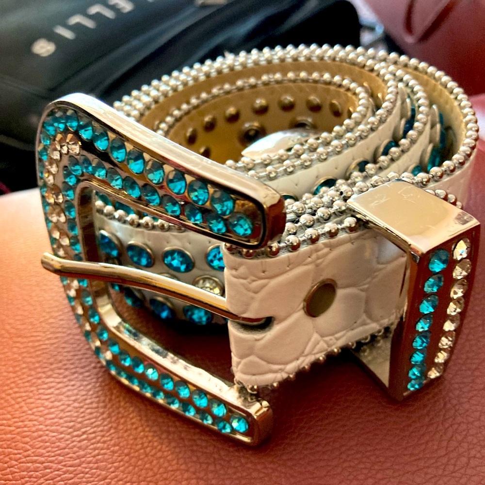 White Blue an Diamond